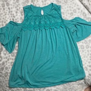 ⭐️⭐️3/$25!!⭐️⭐️ Cold shoulder turquoise top